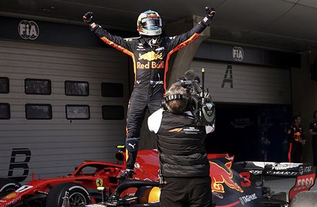 Daniel Ricciardo z Red Bullu slav vtzstv pi GP ny.