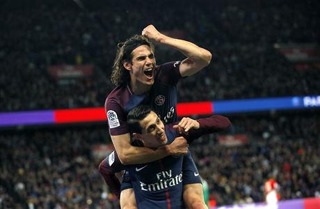 Cavani a Di Mária z Paris St. Germain slaví gól