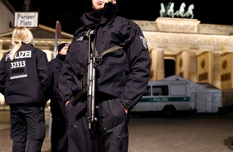 Nmecká policie míst teroristického útoku na berlínských vánoních trzích.