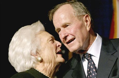 George Bush se svou enou Barbarou v roce 2002