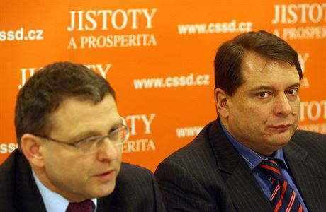 Lubomír Zaorálek (vlevo) a Jií Paroubek.