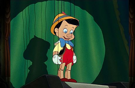 Klasická animovaná postava Pinocchia, toho asu uvnit mrtvého.