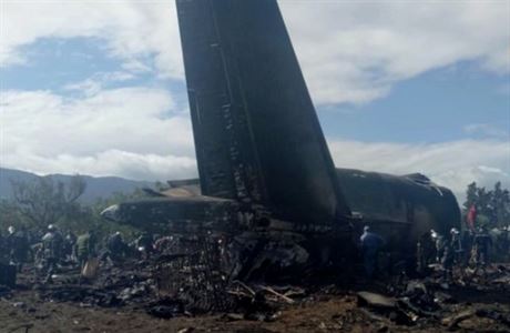 Alírské vojenské letadlo Iljuin po havárii