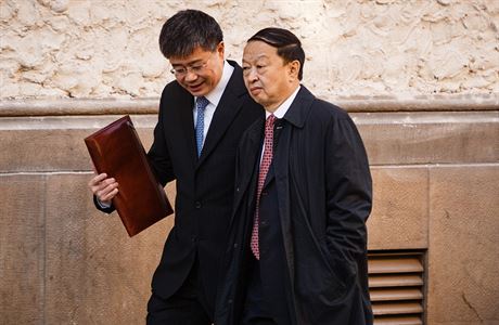 Pedseda pedstavenstva holdingu CITIC Group chang en-ming (vpravo).
