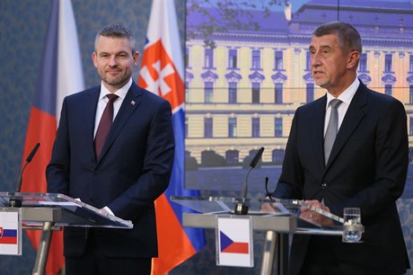 Premiér v demisi Andrej Babi a nový premiér Slovenska Peter Pellegrini.