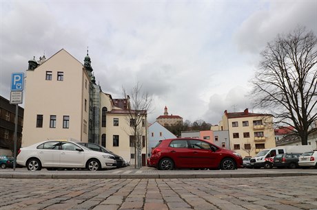 Lidé, kteí dojídjí za prací do Kvasin a vyuívají spolujízdu, zabírají v...