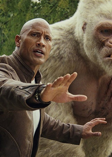 Davis Okoye (Dwayne Johnson) a opiák George Snímek Rampage: Niitelé (2018)....