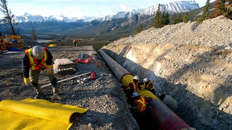 Stavba ropovodu Trans Mountain Pipeline