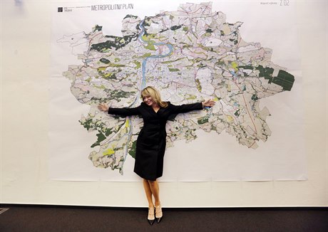 Praská primátorka Adriana Krnáová pedstavuje návrh Metropolitního plánu.