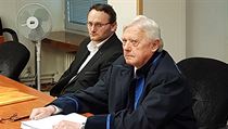 Obžalovaný Petr Benda (vlevo) se svým advokátem.