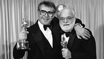 Forman v beznu 1985 pi pevzet Oscar za film Amadeus s producentem Saulem...
