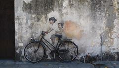 Malba Malé dti na kole patí k nejznámjím a nejfotografovanjím