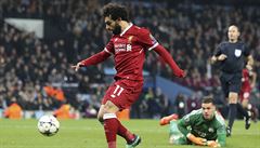 Mohamed Salah z Liverpoolu skóruje do sít Manchesteru City v odvet...