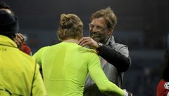 Manaer Liverpoolu Jürgen Klopp slaví postup do semifinále Ligy mistr se svým...