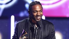 Kendrick Lamar přijímá cenu za nejlepší rapové album | na serveru Lidovky.cz | aktuální zprávy