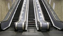 Další porouchaný eskalátor v metru. Lidé nemohou vstupovat do stanice Hloubětín