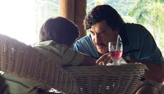 Pablo Escobar (Javier Bardem) je milujícím otcem. Snímek Escobar (2018). Reie:...