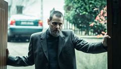 Tadek (Jim Carrey) pátrá po vrahovi vlivného obchodníka. Snímek Dark Crimes... | na serveru Lidovky.cz | aktuální zprávy