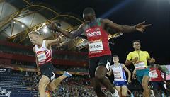 Wycliffe Kinyamal z Keni vyhrává závod na 800 metr.