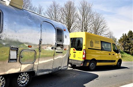 lovk nemus mt zrovna Airstream. Sta omlcen Avie s vyznutm vdejnm...