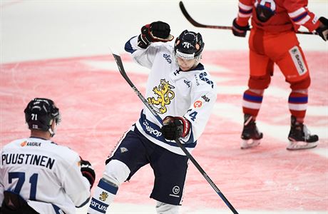 Finsko vs. esko, védské hokejové hry. Antti Suomela slaví jeden z gól v...