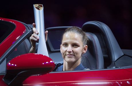 Karolna Plkov slav vtzstv na turnaji ve Stuttgartu.