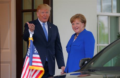 Donald Trump v pátek 27. dubna pivítal nmeckou kancléku Angelu Merkelovou v...