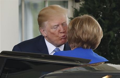 Prezident Trump pvtal nmeckou kanclku Merkelovou v Blm dom.