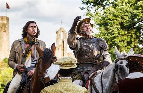 Sancho Panza (Adam Driver) a jeho pán, rytí Don Quijote de La Mancha (Johnatan...