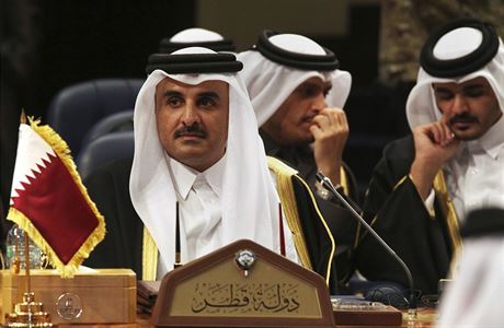 Katarský ejk Hamad bin Khalifa Al Thani na konferenci v Kuvajtu.