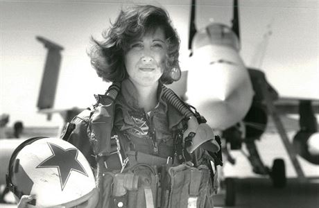 Pilotka Tammie Jo Shults, která pistála s pokozeným letadlem.