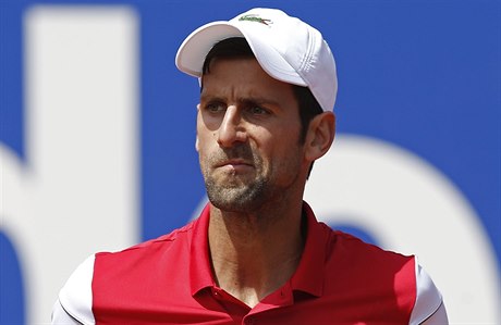 Novak Djokovi to nyní v Srbsku nemá jednoduché.