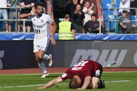 Baník Ostrava vs. Sparta. Domácí Milan Baro slaví vítznou trefu, Luká...