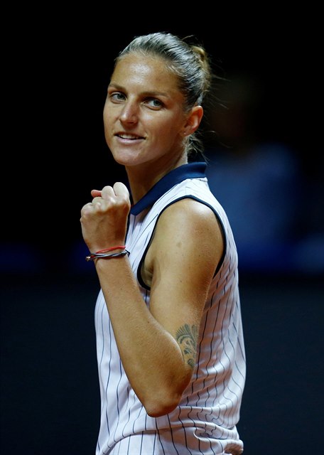 Karolína Plíková slaví postup do finále turnaje ve Stuttgartu.