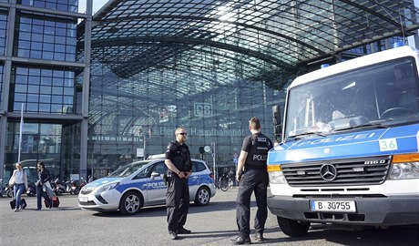 Policie u berlínské vlakové stanice.
