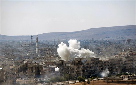 Syrská armáda bombarduje Damašek.