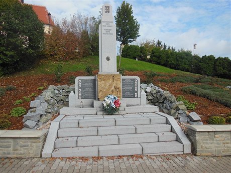 Památník obtem války v obci Hradovice