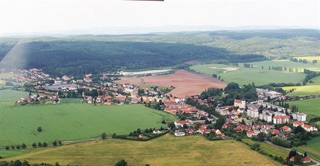 Kadý rok se v obci ihele poádá národní pou spojená s oslavou výroí...