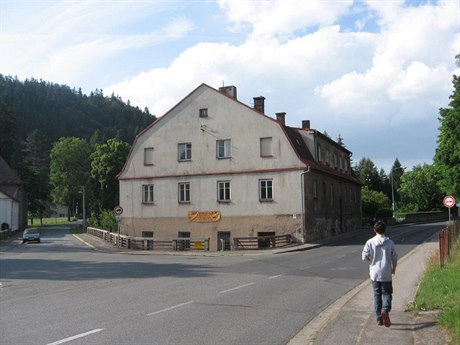 Budova nkdejího mlýna, která patila ddekovi sourozenc apkových.