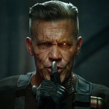 Voják Cable (Josh Brolin) si na nic nehraje. Snímek Deadpool 2 (2018). Reie:...