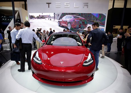 Vz od Tesly s názvem Model 3 byl pedstaven na autosalonu v Pekingu.
