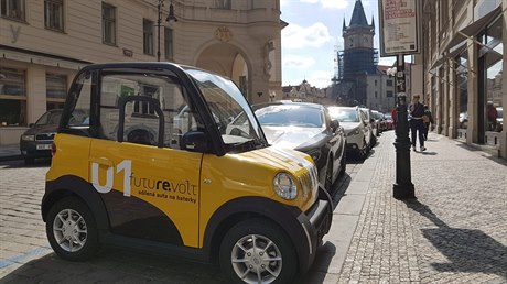 V Praze se na začátku června objeví žluté elektromobily. Služba re.volt je bude...