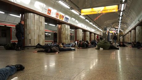 Bezpečnostní cvičení simulující útok střelce v metru, které se uskutečnilo v...
