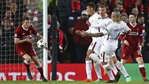 Liverpool vs. AS m, semifinle Ligy mistr: zsah rukou Jamese Milnera (v...