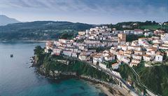 K pob�e�� severn�ho �pan�lska doputuj� velk� vlny pom�rn� �asto, ale tato konkr�tn� je jedine�n�, proto�e je velk� i dlouh� z�rove�.  Objev� se jednou, dvakr�t do roka, jsou ale l�ta, kdy t�eba nedoraz� v�bec.