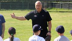 Americká baseballová legenda Cal Ripken pi návtv Prahy, kdy trénoval s...