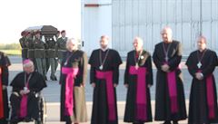 Návrat ostatk� Josefa Berana do vlasti sledovali zástupci církve.