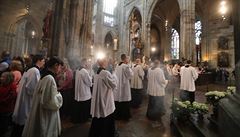 Po bohoslub se liturgický prvod vydá ke kapli Barto z Dobenína, jí se od...