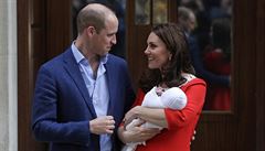 William a Kate s novorozeným synem.