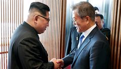 Severokorejský vdce Kim ong-un a jihokorejský prezident Mun e-in si...